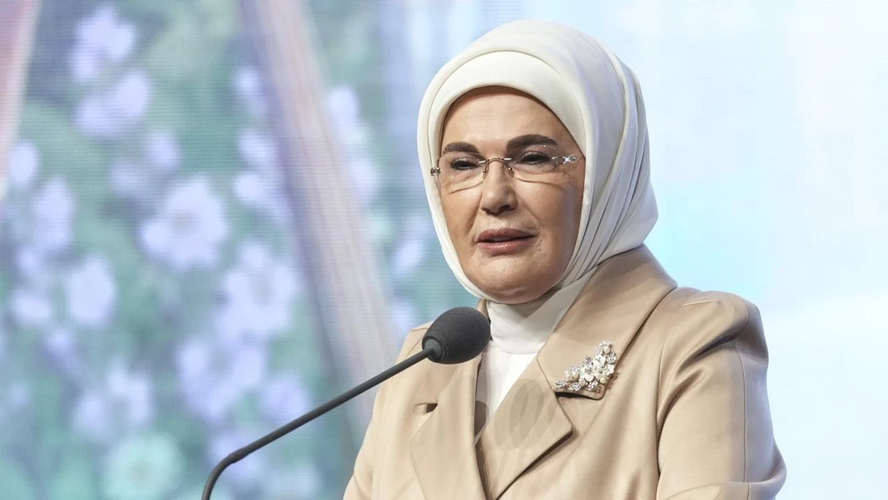 İznik Çinileri ve Türk Lezzetleriyle Karşılama: Emine Erdoğan’dan NATO Lider Eşlerine Özel Davet