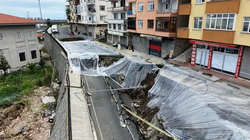 Rize’de çöken yolda önlem