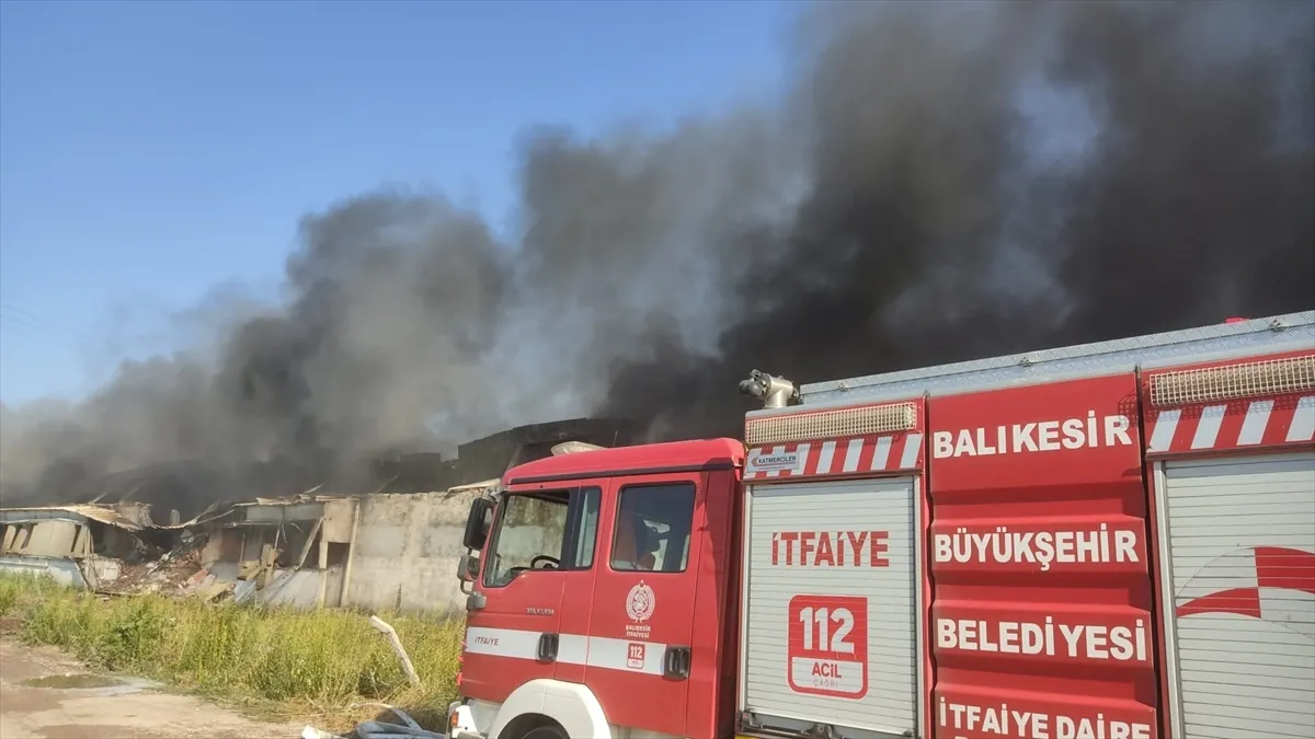 Balıkesir'de geri dönüşüm tesisinde korkutan yangın!
