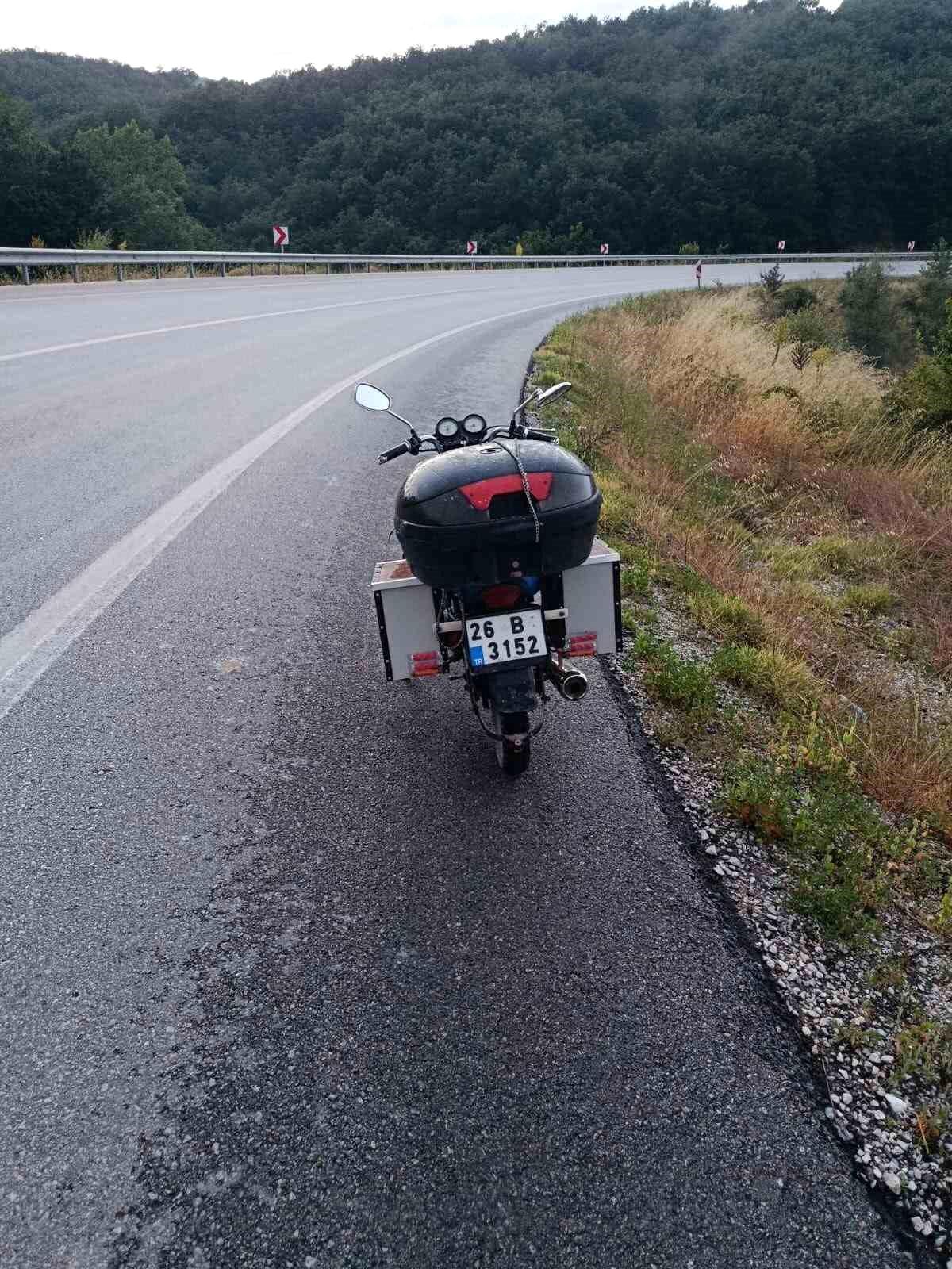 Direksiyon hâkimiyetini kaybeden motosiklet sürücüsü yoldan çıktı: 1 yaralı