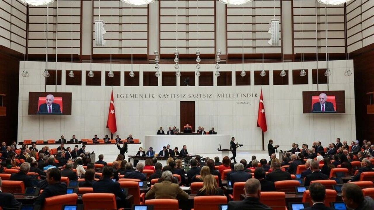 Meclis tatile çıkmıyor! Resmen açıklandı