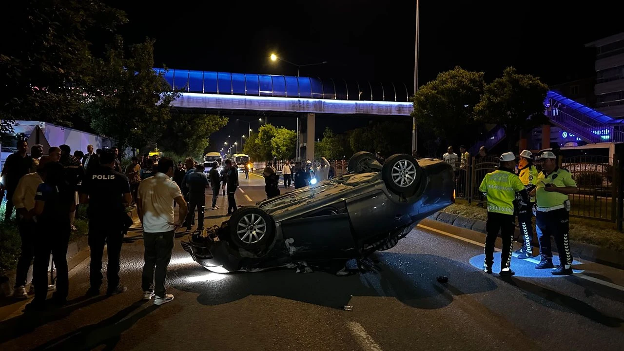 D-100'de feci kaza: Takla atan otomobilden yara almadan çıktılar