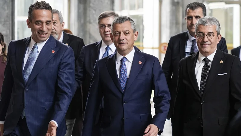 CHP'de grup değişimi: Ali Mahir Başarır ve Gökhan Günaydın’ın isimleri odalarından kaldırıldı