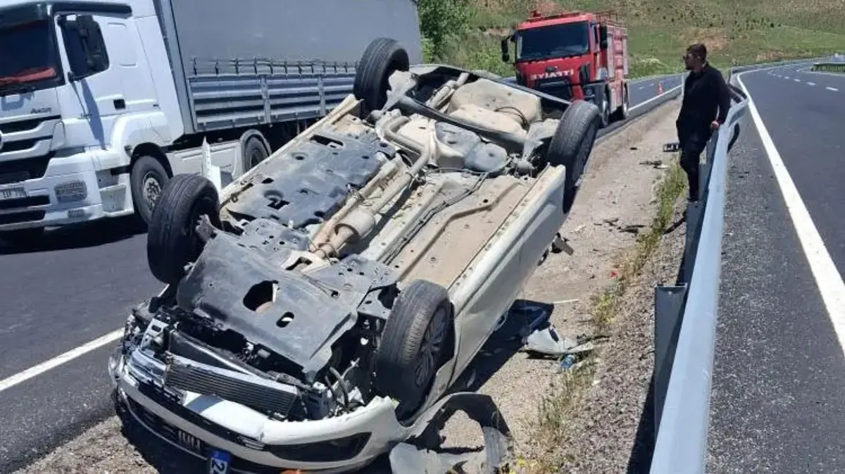 Tercan'da kontrolden çıkan otomobil takla attı