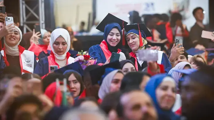 Türkiye bursları dünyaya 2 bin 800 yeni gönül elçisi kazandırdı