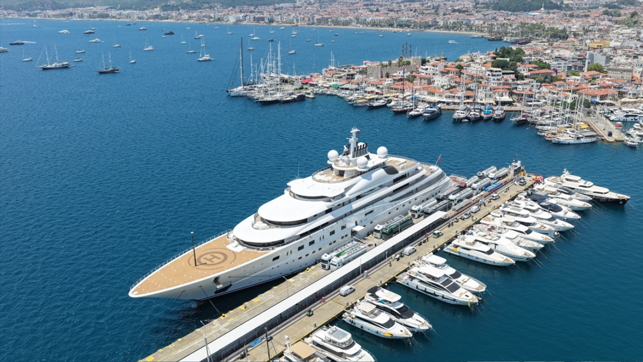 500 milyon dolar değerindeki süper yat Marmaris'e yanaştı