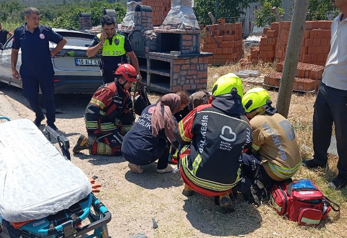 Erdek'te otomobiller kafa kafaya çarpıştı; 1 ölü, 2 yaralı