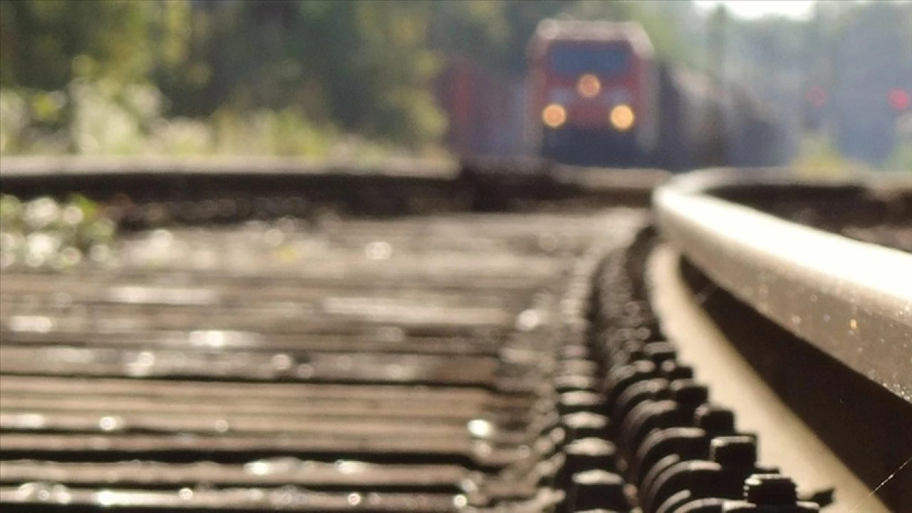Sıcak hava dalgası vurdu: Tren seferleri iptal