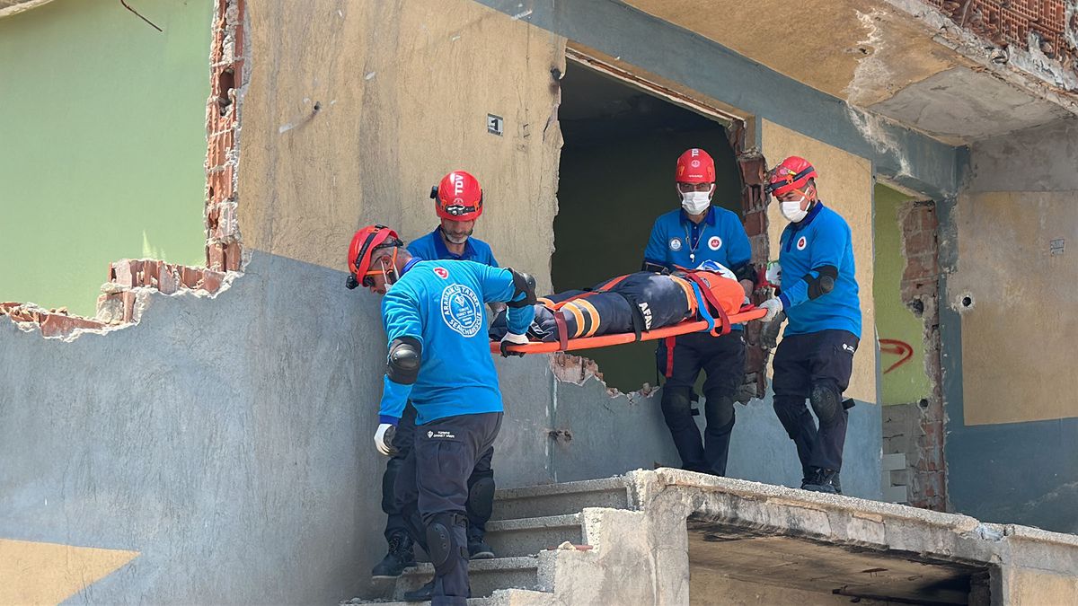 Kütahya'da deprem senaryolu tatbikat yapıldı