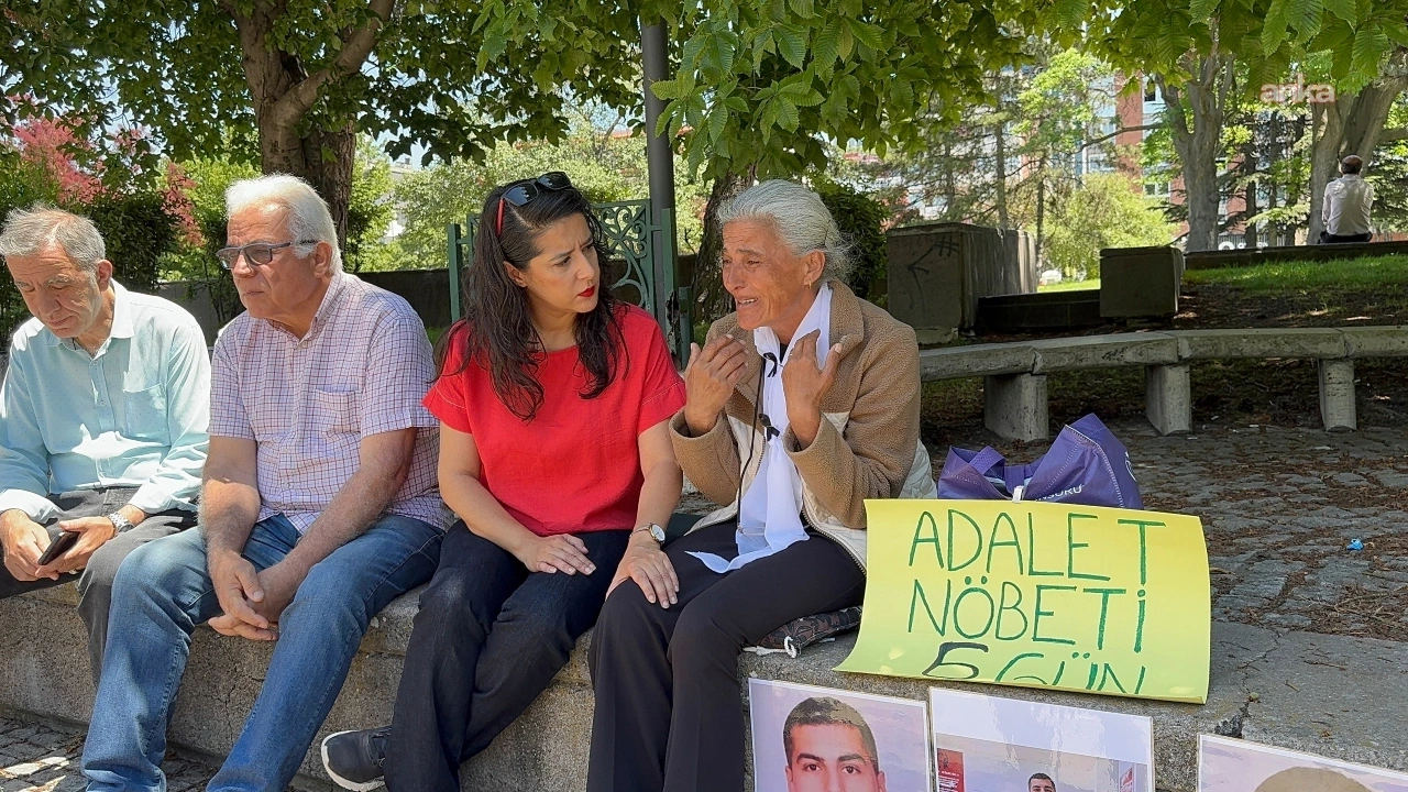 Oğlu ihmalden askerde öldü iddiası: EMEP'li Karacadan adalet nöbetindeki anneye ziyaret