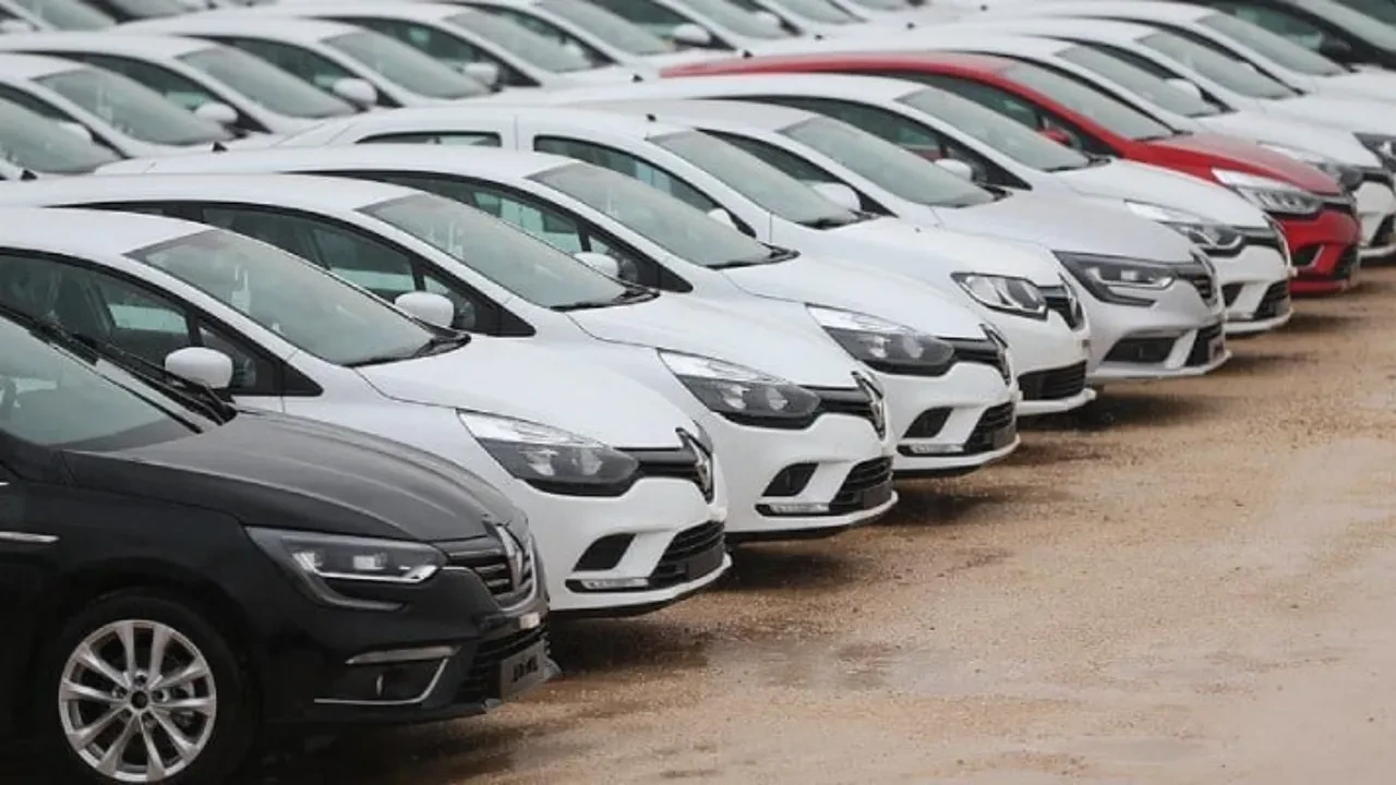 Sakın ama sakın bu nesneleri araçta unutmayın! Yaz sıcağında araba yapılan en tehlikeli hatalar belli oldu