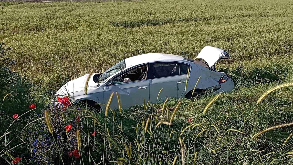 Tokat'ta otomobil ile çarpışan traktör ikiye bölündü: 2 yaralı