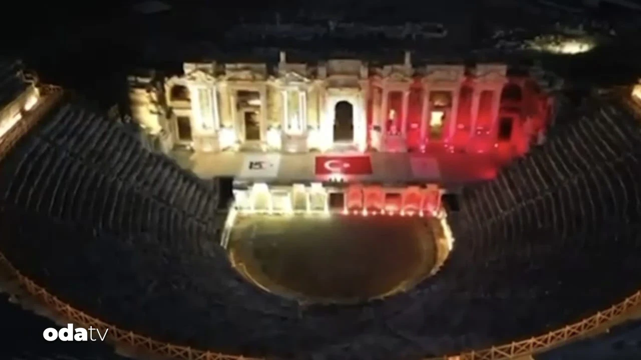 Pamukkale'de 15 Temmuz ışığı