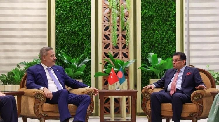 Dışişleri Bakanı Hakan Fidan, Bangladeşli mevkidaşı Rahman ile görüştü