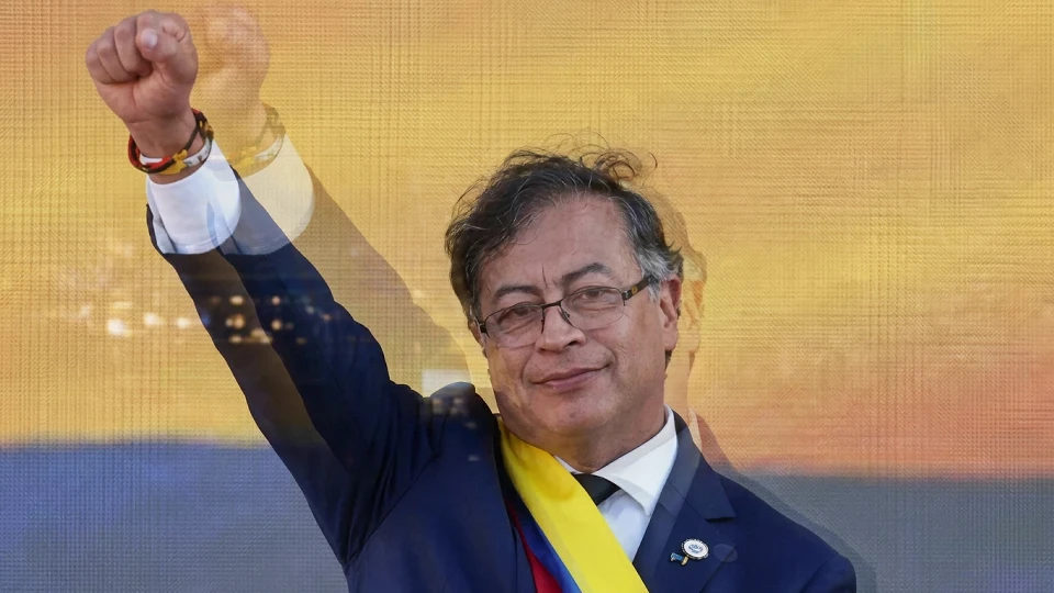 Kolombiya'da tarihi deprem: Cumhurbaşkanı Gustavo Petro resmen görevden uzaklaştırıldı! Seçime günler kala şoke eden "içeriden hamle" planı... | DÜNYA HABERLERİ