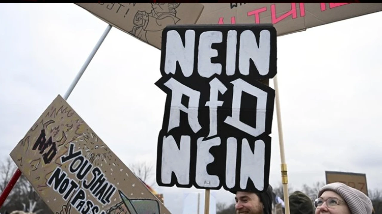 Almanya'da Aşırı Sağ Alarmı, AfD Rekor Kırdı