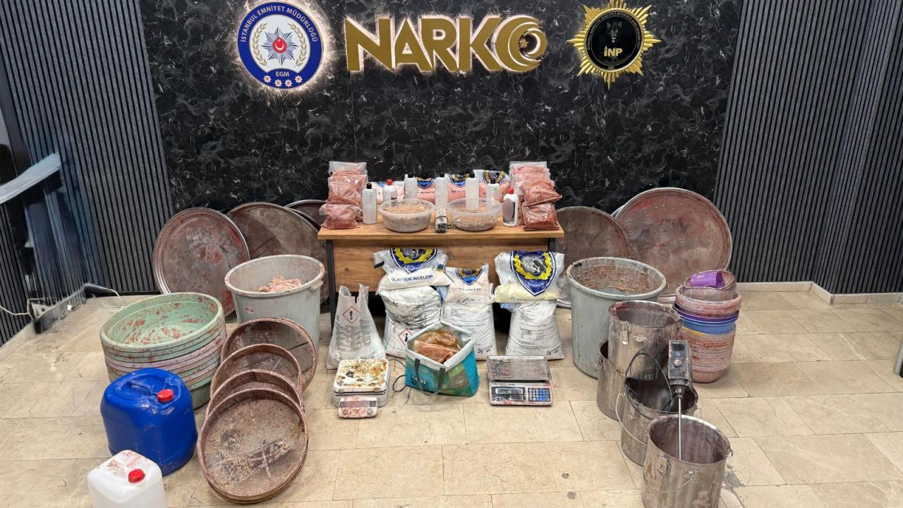 İstanbul'da 11,5 ton uyuşturucu üretilebilecek ham madde ele geçirildi