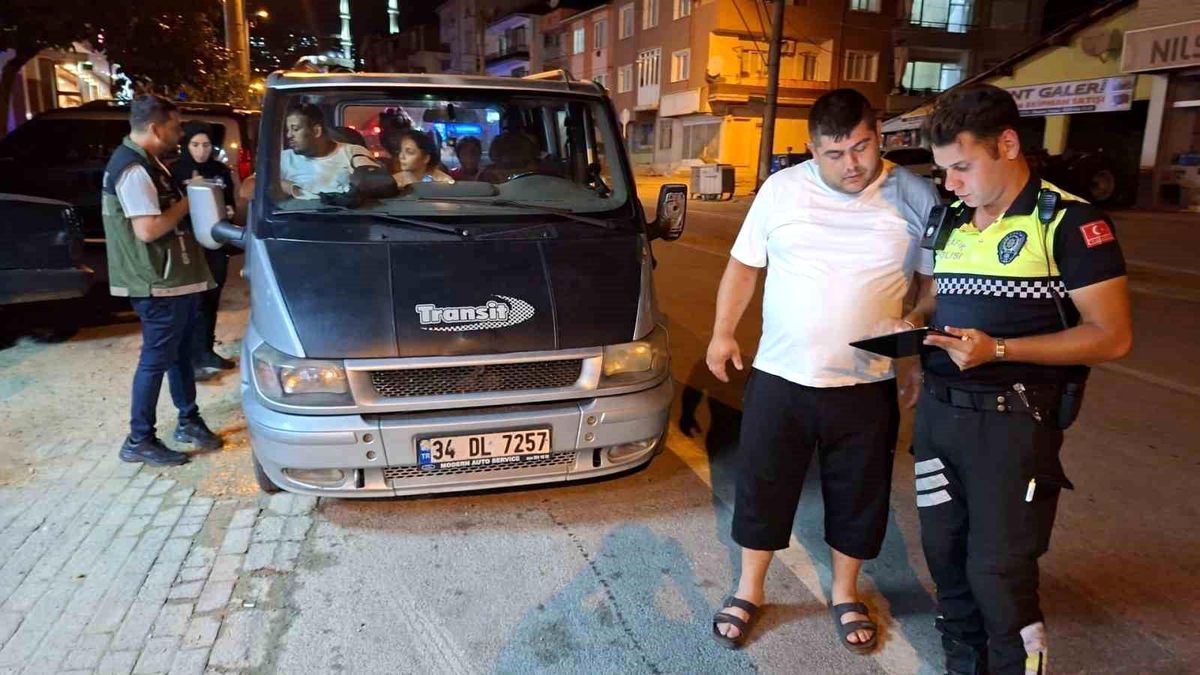 Bursa polisinden 'Huzur' uygulaması: 1 kişi yakalandı, 24 sürücüye ceza yazıldı