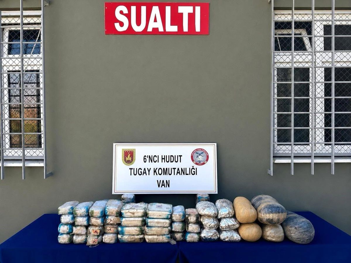 Van'da sınır hattında 44 kilo uyuşturucu ele geçirildi