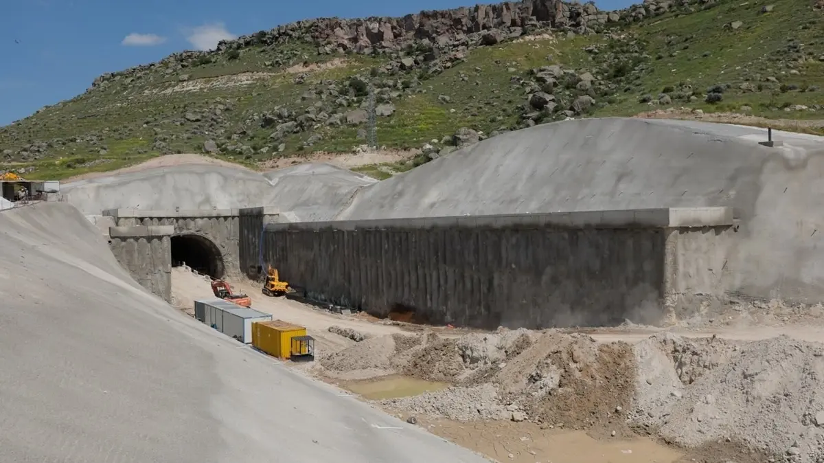 Dev projede tüneller bitti, hat şekilleniyor! Seyahat süresi 1 saat 45 dakikaya düşecek