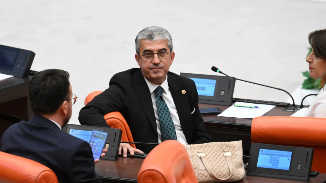 Gökhan Günaydın, yeniden grup başkanvekilliği koltuğunda