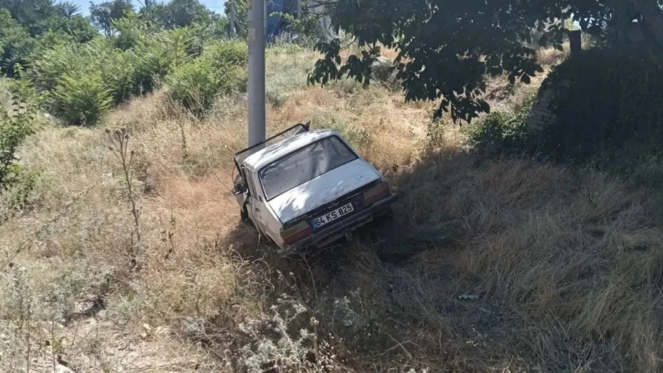 Uşak'ta otomobil şarampole düştü: 3'ü çocuk 4 yaralı