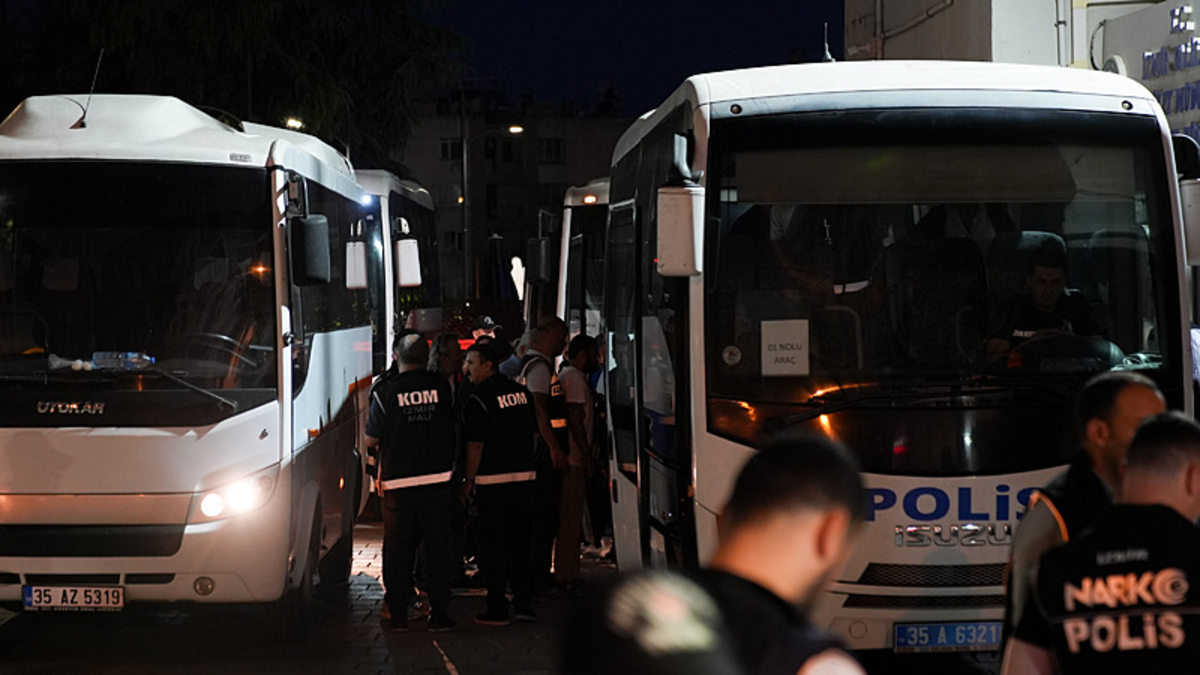 CHP'li Buca Belediyesi'ne yolsuzluk operasyonu! 54 şüpheli adliyede
