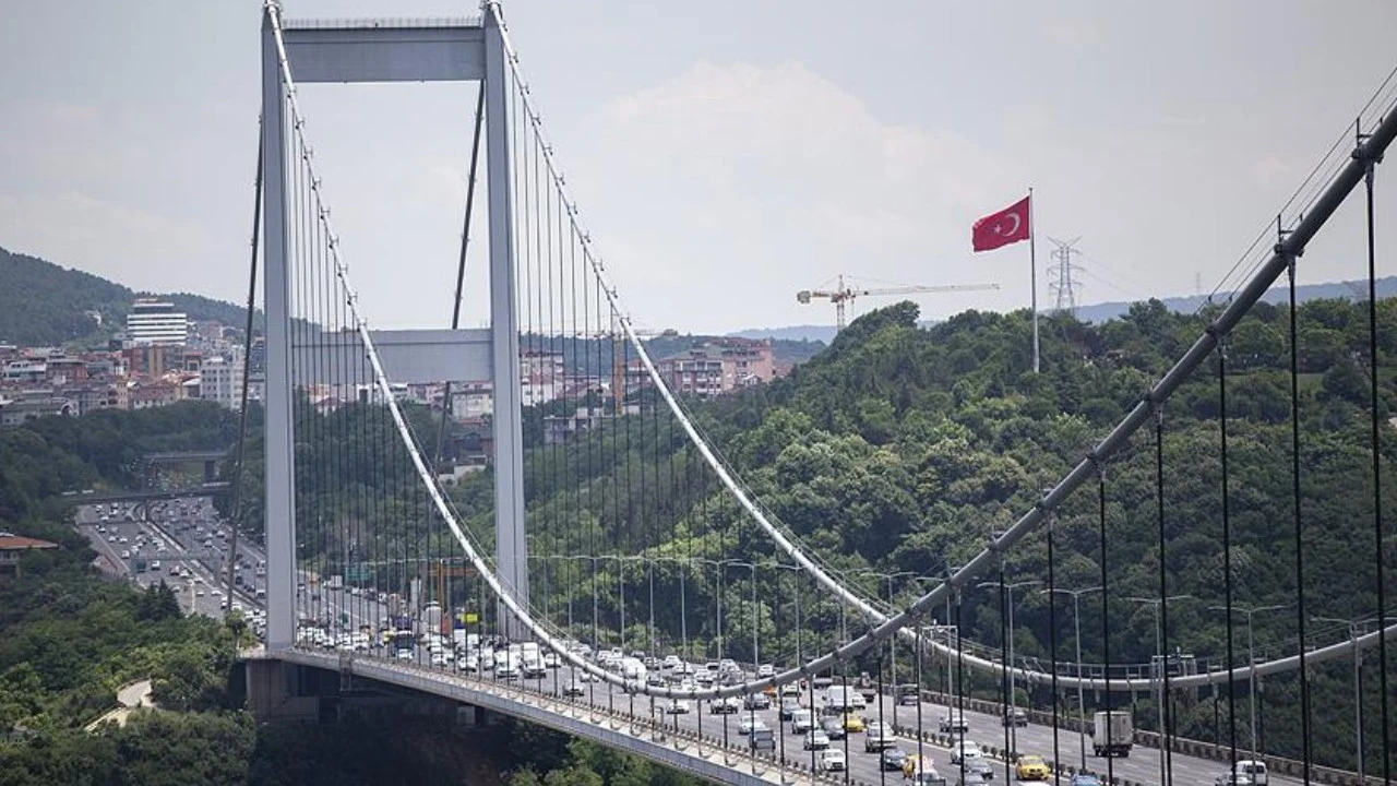 Bayram tatilinde ulaşımda yoğunluk: 29,3 milyon araç, 7,6 milyon hava yolu yolcusu...
