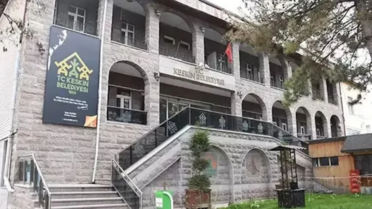 Rüşvetten ceza alan AKP'li belediye başkanı görevden uzaklaştırıldı