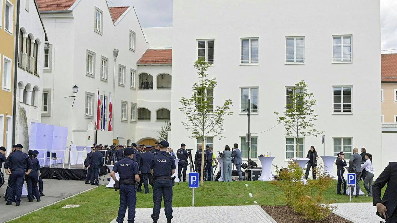 Avusturya, Hitler'in doğduğu evi neo-Nazi ziyaretlerini engellemek için polis karakoluna dönüştürdü