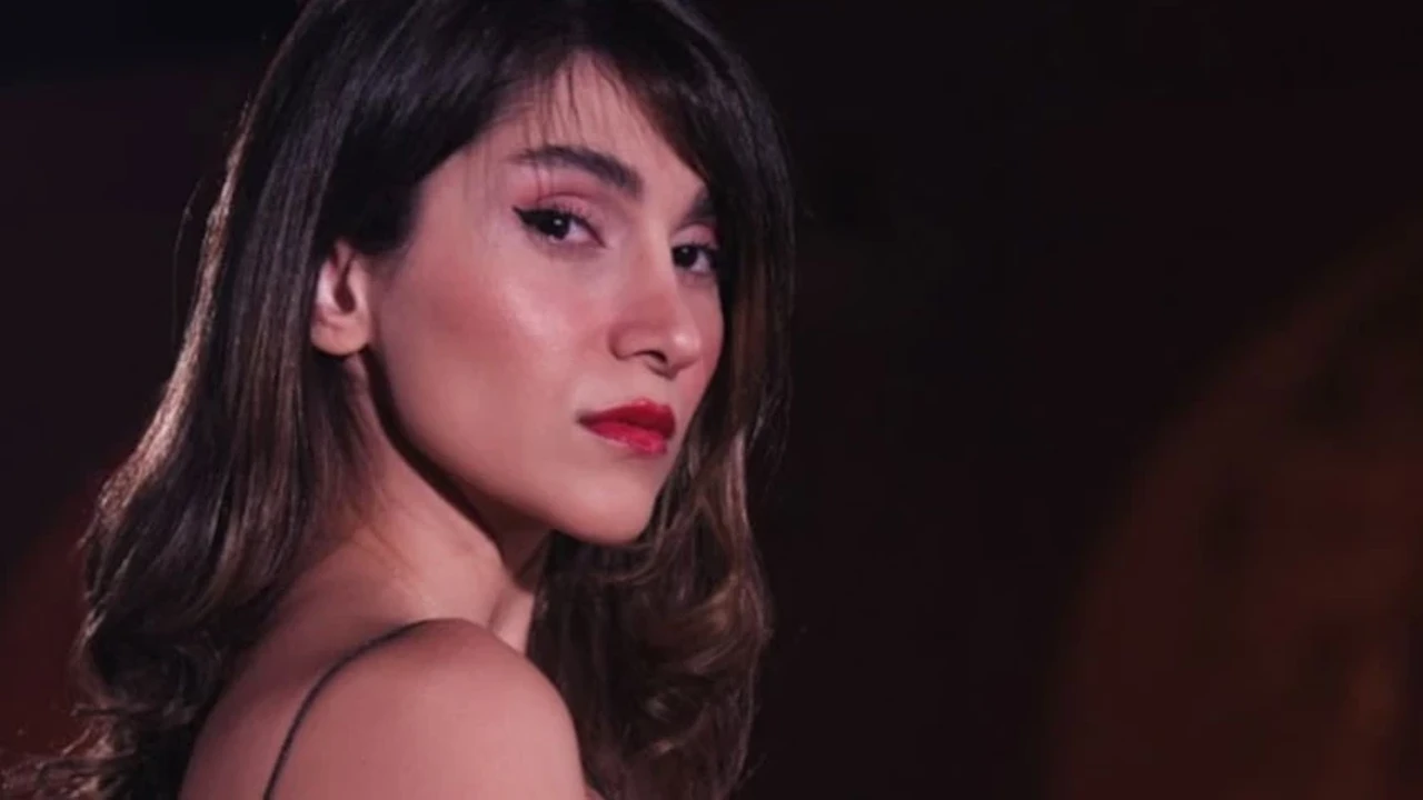 O konserin bedeli ağır oldu! İranlı şarkıcıya 'kırbaç' cezası