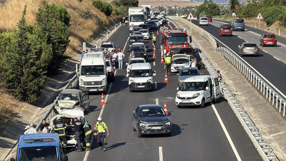 Tekirdağ-İstanbul kara yolundaki zincirleme kazada 1 kişi yaralandı