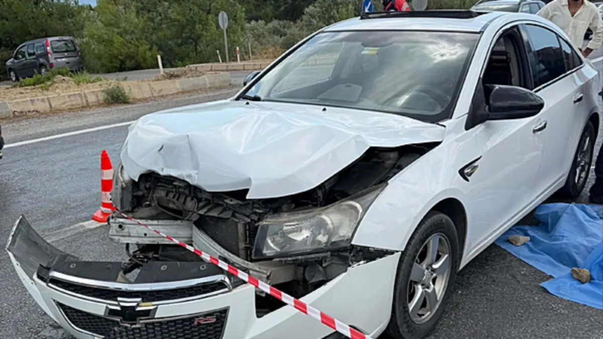 Menderes'te iki otomobil çarpıştı: 1 ölü, 5 yaralı