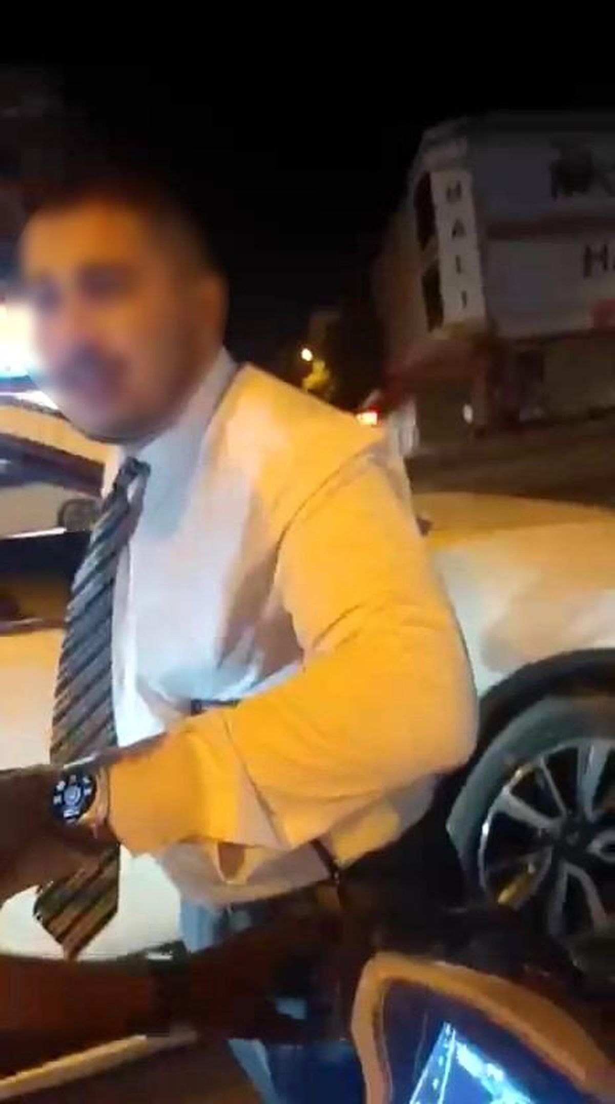Esenyurt'ta motosikletlinin önünü kesti, küfür edip tokatladı