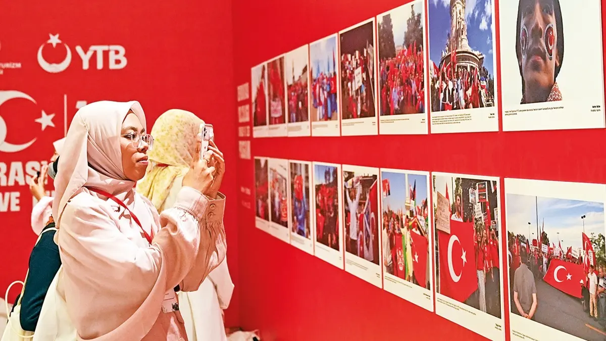 Gençlik Demokrasi Adası'nda kenetlendi