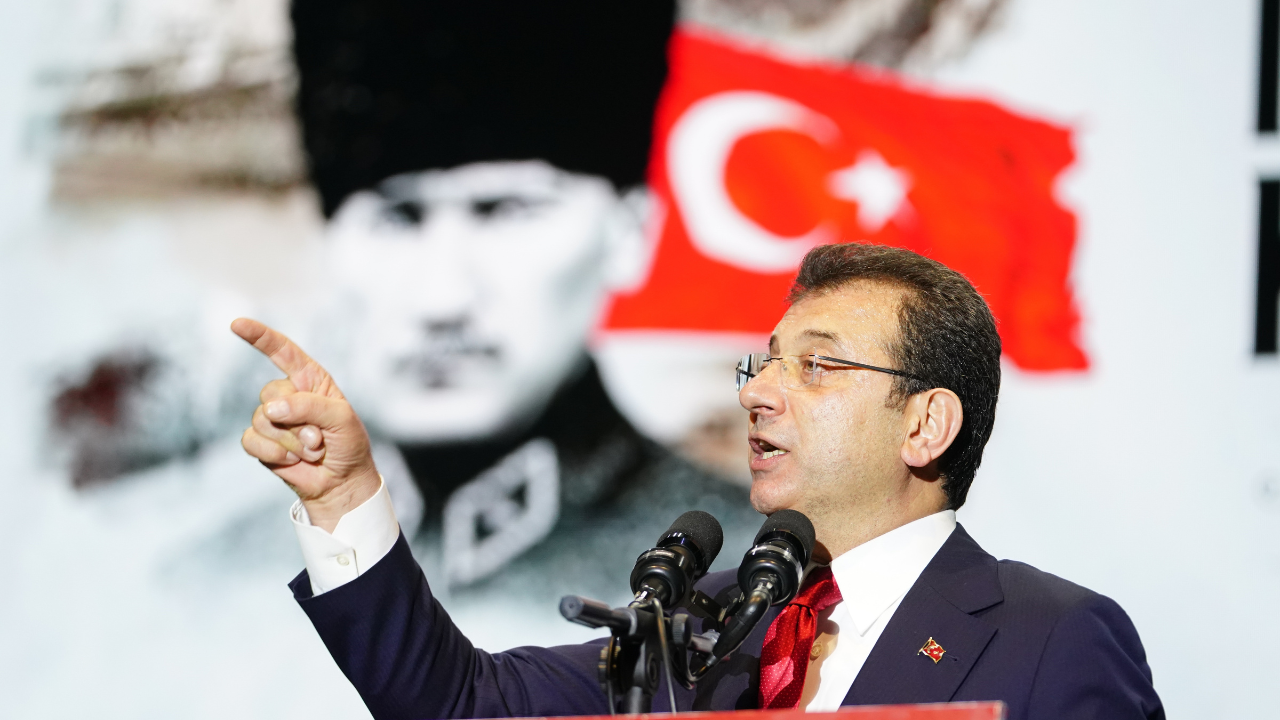 İmamoğlu, gençlere seslendi: Zaman kurtarıcı bekleme zamanı değildir
