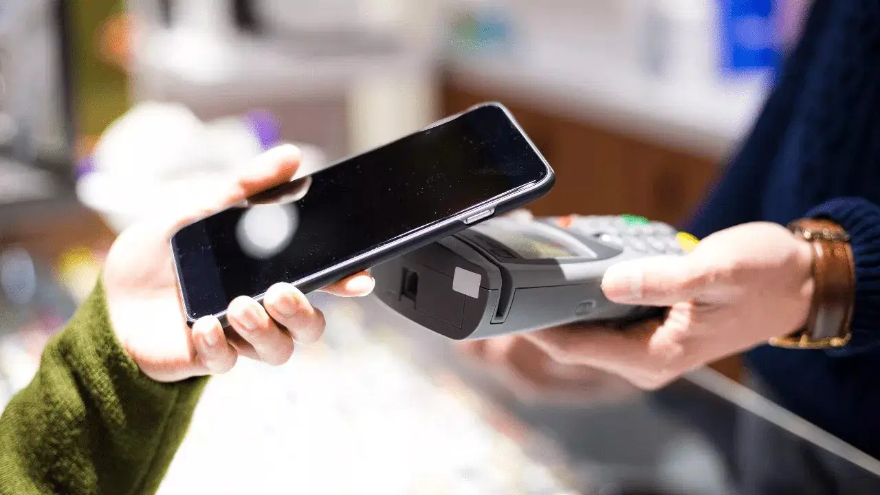 Paratika ve Nearpay’den akıllı telefonları POS cihazına dönüştüren işbirliği