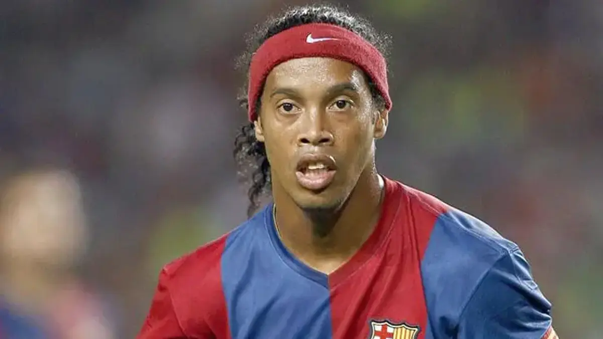 Şaka sanılan transfer gerçek oldu! Ronaldinho futbola geri dönüyor: İşte yeni takımı