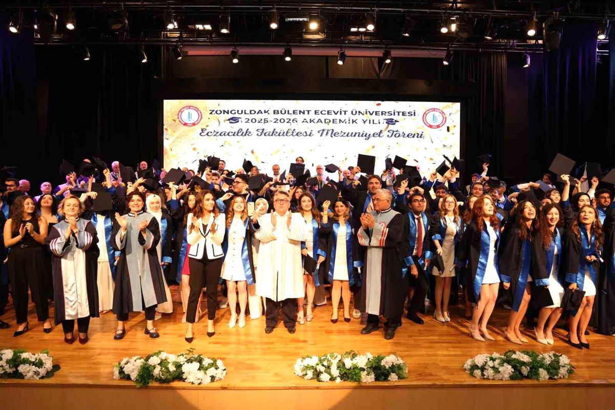 BEUN'da geleceğin eczacıları mezuniyet sevinci yaşadı
