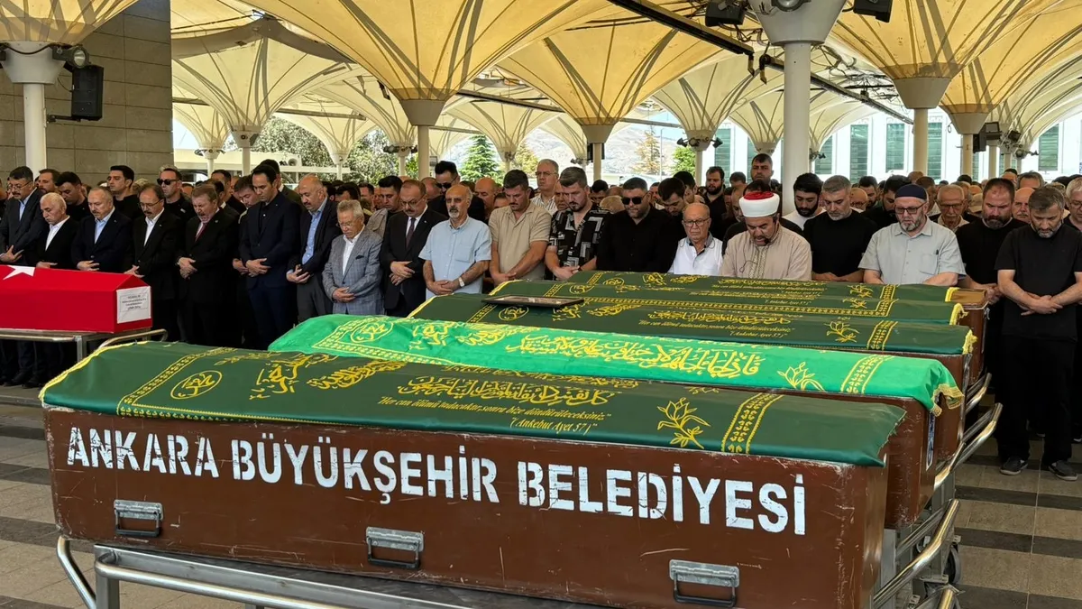 Babasıyla yaşadığı tartışmada hayatını kaybeden Mehmet Berkay Aşık son yolculuğuna uğurlandı
