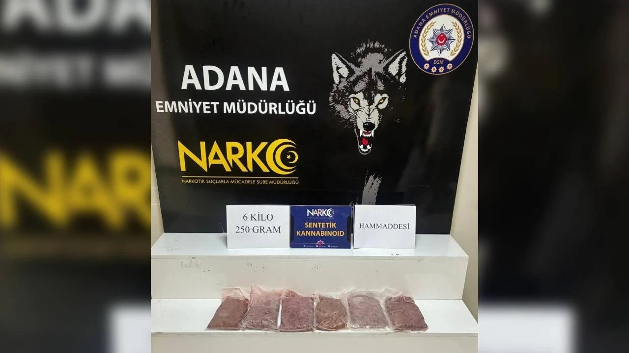 Otomobilin kapı boşluğundan kilo kilo uyuşturucu çıktı