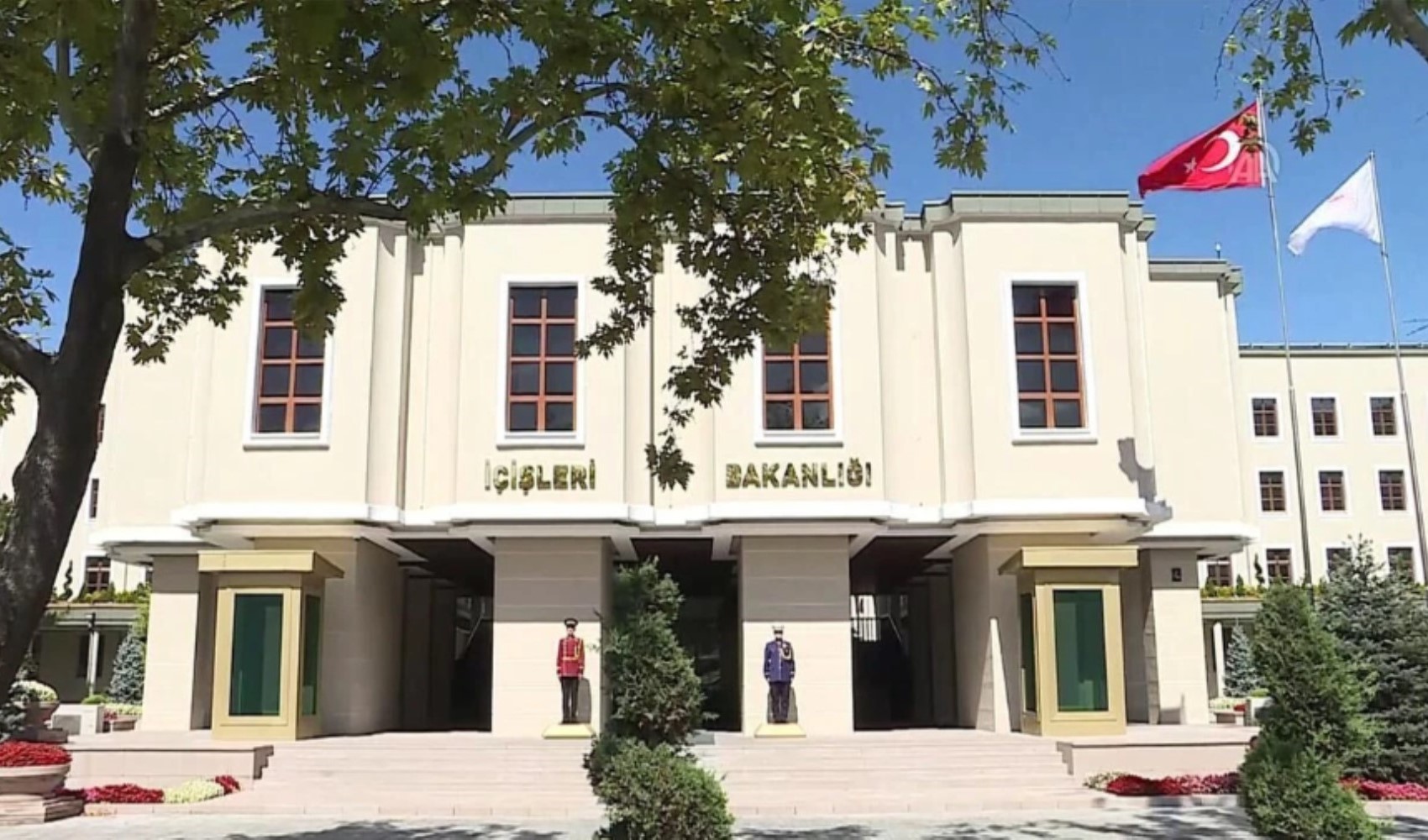 Seferihisar Belediye Başkanı İsmail Yetişkin görevden uzaklaştırıldı