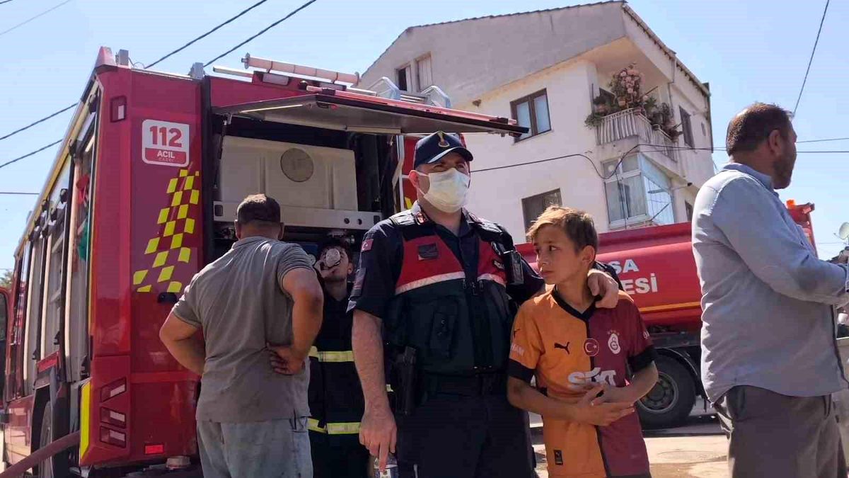 İnegöl'de yumurta deposunda yangın: Minik Huzeyfe'nin gözyaşları yürek burktu