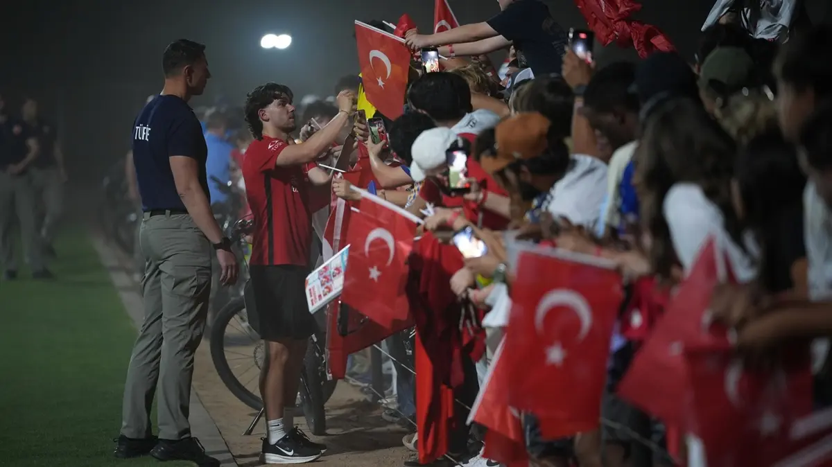 Millilerin idmanında taraftar şov: ABD'de Türk bayrakları dalgalandı