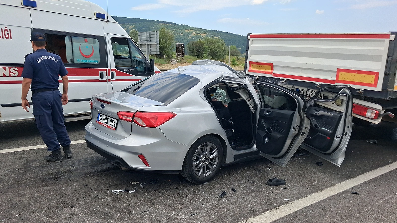Karabük'te feci kaza: Ölü ve yaralılar var