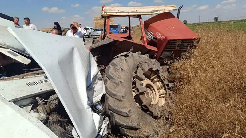 Çankırı'da otomobil park halindeki traktöre çarptı: 3 ölü, 1 yaralı