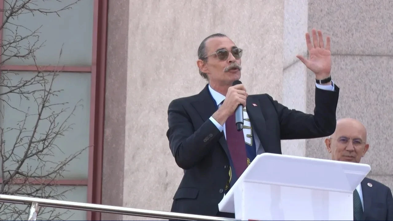 Beşikcioğlu CHP'deki Kılıçdaroğlu- Özel ayrışmasında tarafını seçti iddiası