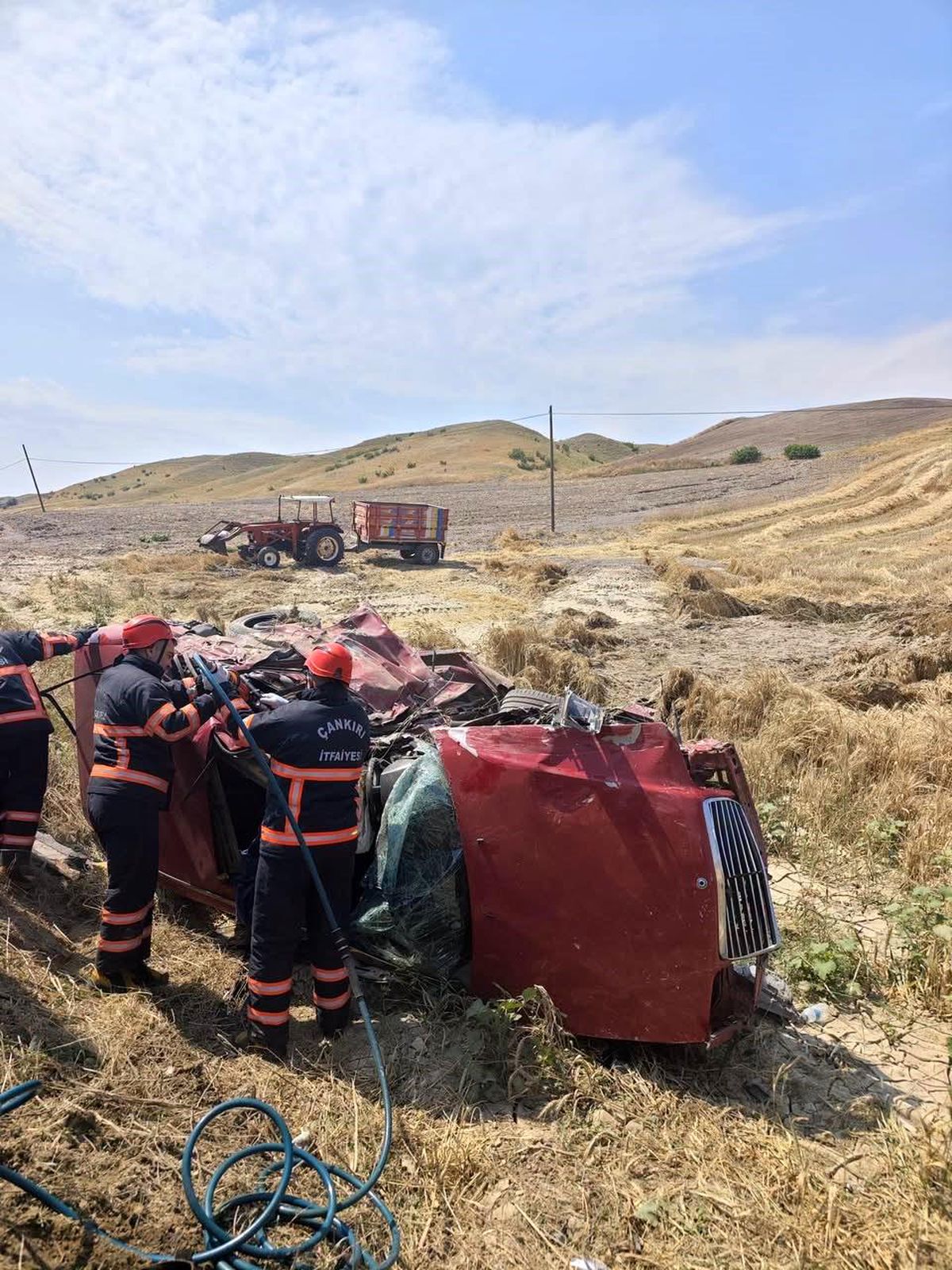 Çankırı'da hafif ticari araç ile otomobil çarpıştı: 3 ölü, 4 yaralı