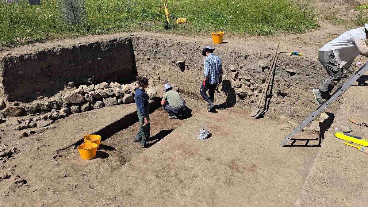 Uşaklı Höyük'teki kazılarda eski çağlara ait ritüel alanları araştırılıyor