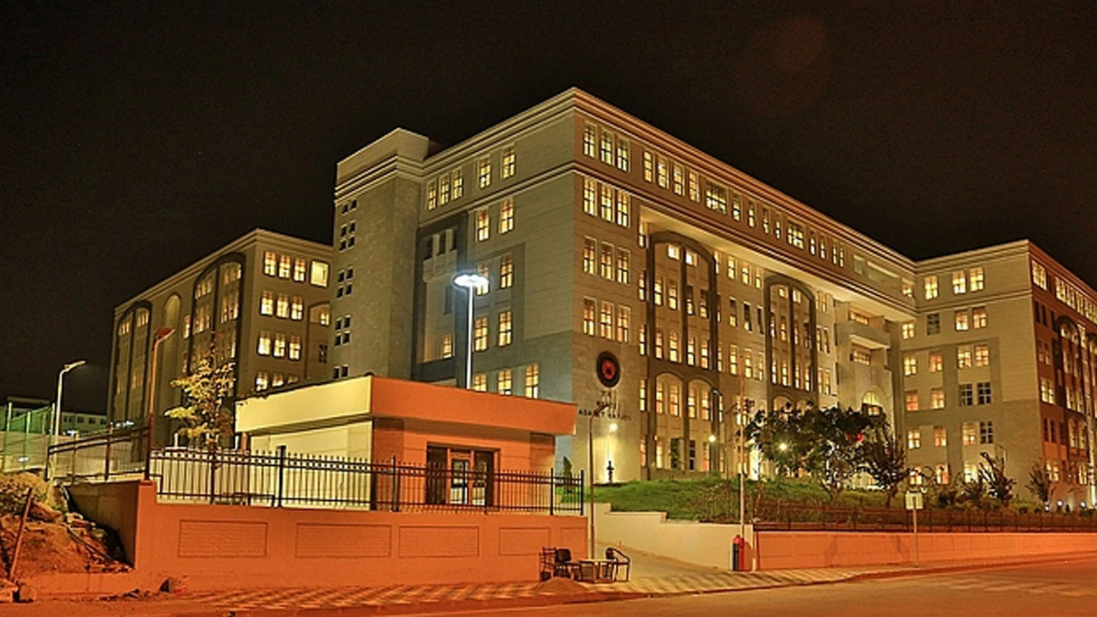 Sosyal medya paylaşımı nedeniyle adliye personeline soruşturma